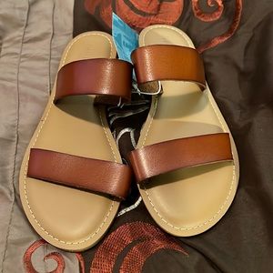 New with tags sandals